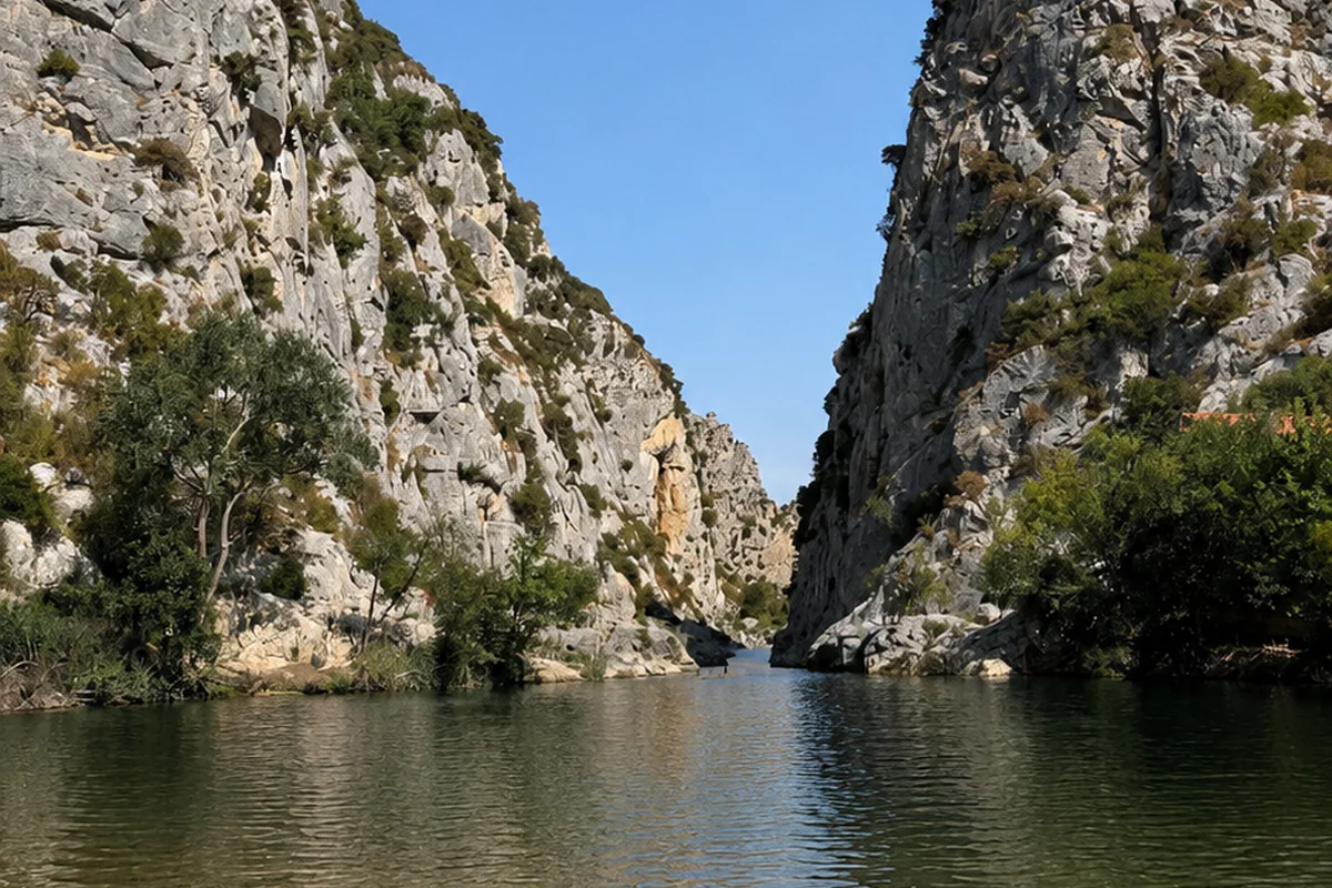 Falaises calcaires des gorges du Verdouble à Tautavel